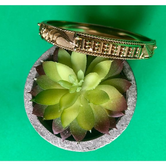 Gorgeous Vintage Goldtone Ornate Bangle Bracelet - Picture 4 of 4